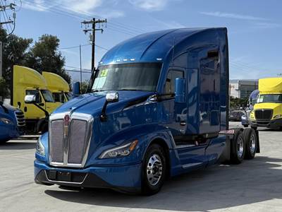 Kenworth T680 Sleeper Semi Truck - 450HP, Automatic