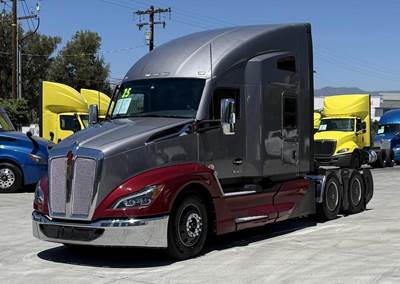 Kenworth T680 Sleeper Semi Truck - Cummins 450HP, Automatic