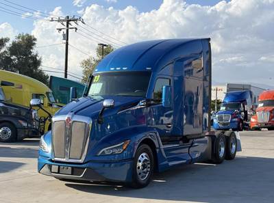 Kenworth T680 Sleeper Semi Truck - Raised Roof Sleeper, Paccar 405HP, 12 Speed Automatic