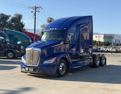Kenworth T680 Sleeper Semi Truck - Automatic
