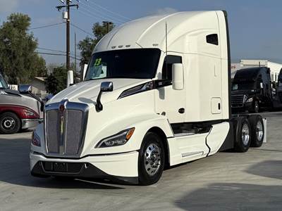 Kenworth T680 Sleeper Semi Truck - Cummins 450HP, Automatic