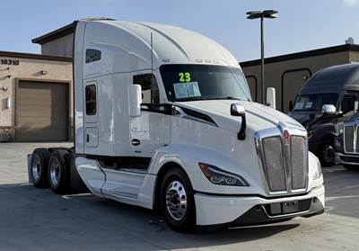 Kenworth T680 Sleeper Semi Truck - Cummins 450HP, Automatic
