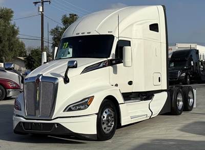 Kenworth T680 Sleeper Semi Truck - Detroit 450HP, Automatic