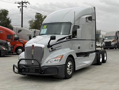 Kenworth T680 Sleeper Semi Truck - Raised Roof Sleeper, Cummins 400HP, 12 Speed Dt12 Automatic