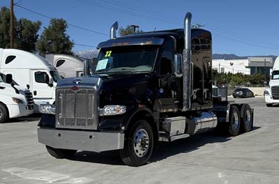 Peterbilt 567 Sleeper Semi Truck - Cummins 450HP, 10 Speed Manual