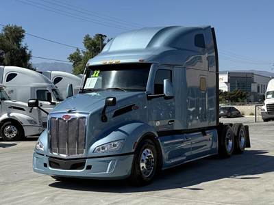 Peterbilt 579 Sleeper Semi Truck - Cummins 450HP, 12 Speed Automatic