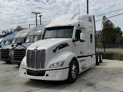 Peterbilt 579 Sleeper Semi Truck - Automatic