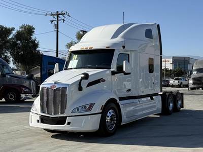 Peterbilt 579 Sleeper Semi Truck - Automatic