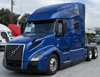 Volvo VNL64T760 Sleeper Semi Truck