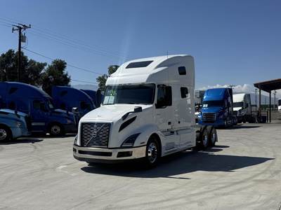Volvo VNL64T760 Sleeper Semi Truck - Cummins 425HP, Automatic