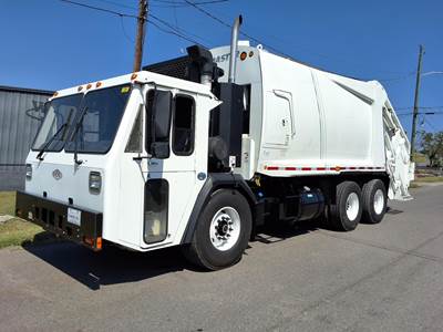 Crane Carrier (CCC) LET2 Tandem Axle Garbage Truck - Cummins, Automatic