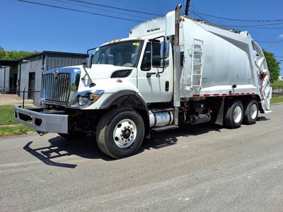 International WorkStar 7400 Tandem Axle Garbage Truck - MAXXFORCE DT