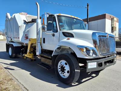 International WorkStar 7400 Single Axle Garbage Truck - Cummins, 6 Speed Allison Rds Automatic