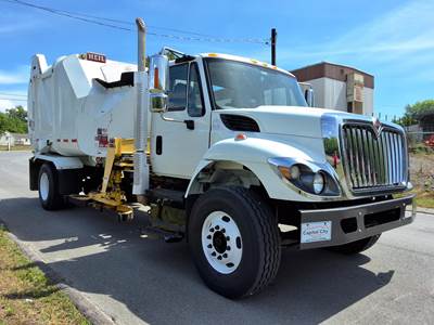 International WorkStar 7400 Single Axle Side Load Garbage Truck - Cummins, 6 Speed Allison Rds Automatic
