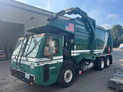 2005 Crane Carrier/Leach Starlight 40cy front load gargabe collector