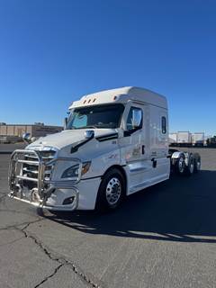 2019 Freightliner Cascadia Sleeper Semi Truck
