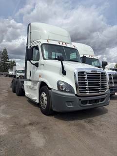 2019 Freightliner Cascadia 125 Day Cab Truck