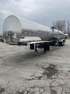 Brenner 6200 GALLON - PUMP - AIR RIDE Food Grade Tanker Trailer