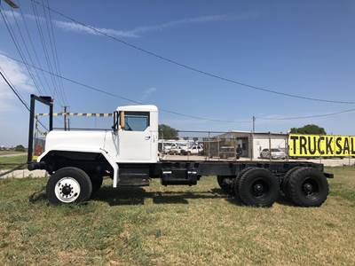 Diamond T M13 Tandem Axle Cab & Chassis Truck - Mack, Manual