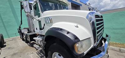 2007 Mack Granite GU713 Roll Off Truck - Galbreath 60.000 Roll Off Body