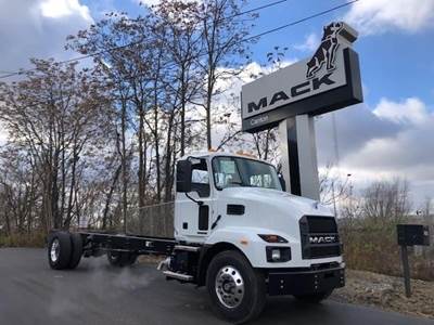 Mack MD6 Single Axle Cab & Chassis Truck - Cummins, 260HP, Automatic