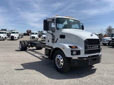Mack MD6 Single Axle Cab & Chassis Truck - Cummins, 260HP, 6 Speed Allison Rds Automatic