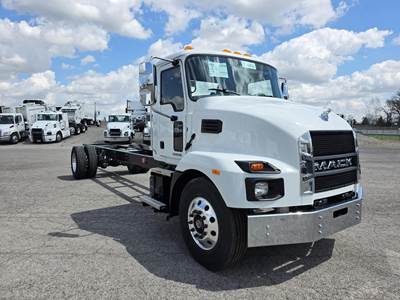 Mack MD6 Single Axle Cab & Chassis Truck - Cummins, 260HP, 6 Speed Allison Rds Automatic