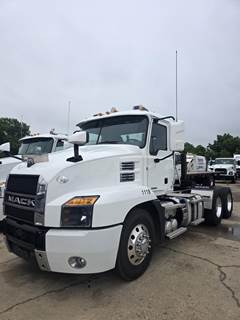 Mack Anthem 64T Day Cab Truck - 445HP, 12 Speed M Drive Amt
