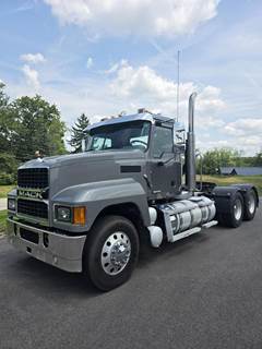 Mack Pinnacle 64T Day Cab Truck - MP8-445C 445HP, 12 Speed M Drive Amt