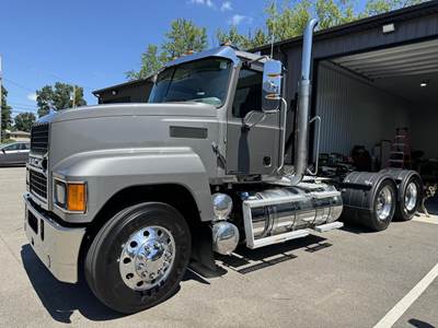 Mack Pinnacle 64T Day Cab Truck - MP8-445C 445HP, 12 Speed M Drive Amt