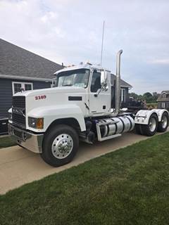 Mack Pinnacle 64T Day Cab Truck - MP8 435HP, 12 Speed Mdrive Hd Amt