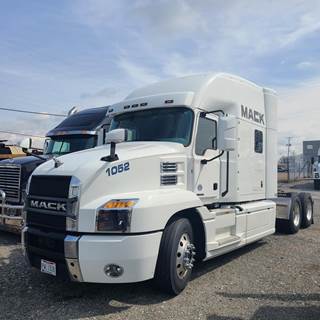 Mack Anthem 64T Sleeper Semi Truck - 70" Raised Roof Sleeper, MP8 445HP, 12 Speed M Drive Amt
