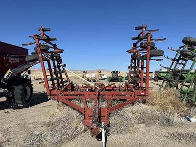 Case IH 5800 Chisel Plow