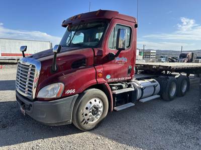Freightliner Cascadia 113 Day Cab Truck - Detroit 435HP, 10 Speed Ultrashift Automatic
