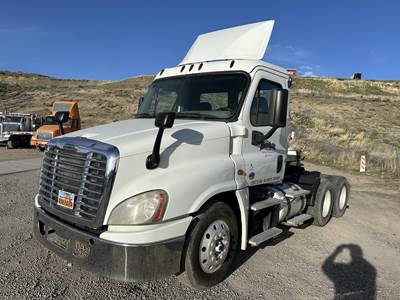 Freightliner Cascadia 125 Day Cab Truck - Cummins 450HP, 10 Speed Ultrashift Automatic