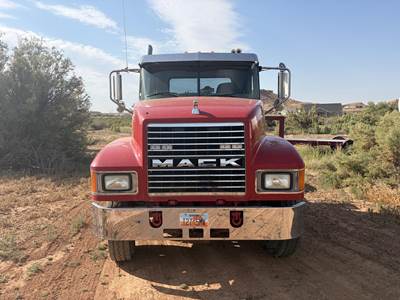 Mack CH613 Day Cab Truck - E7-427 427HP, 13 Speed Manual
