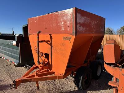 Willmar S200 Dry Fertilizer Applicator