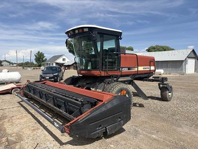 Hesston 8450 Self-Propelled Mower Conditioner/Windrower