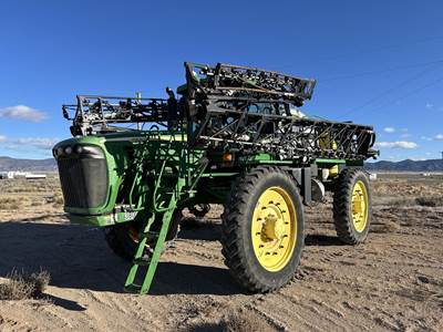 John Deere 4920 Self-Propelled Sprayer