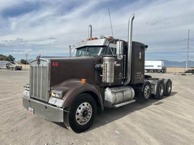 Kenworth W900L Tri Axle Sleeper Semi Truck - 42" Flat Top Sleeper, Caterpillar 475HP, 18 Speed Manual