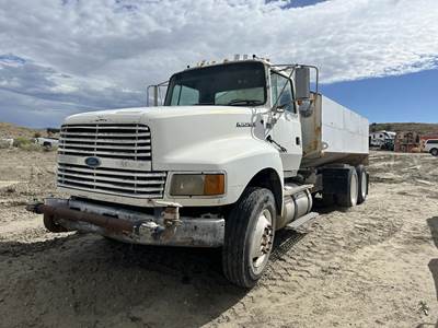 Ford LTL9000 4000 Gallon Water Truck - Detroit 350HP, 10 Speed Manual