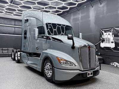 2023 Kenworth T680 Sleeper Semi Truck