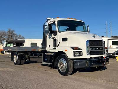 2023 Mack MD6 Rollback Tow Truck - Jerr-Dan Rollback Towing Body LIKE NEW CONDITION !