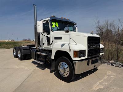2024 Mack Pinnacle Day Cab Truck, Only 62,000 Miles!! Financing Available ZERO DOWN WAC, Mack Certified Warranty Available , 2 Line Wet Kit