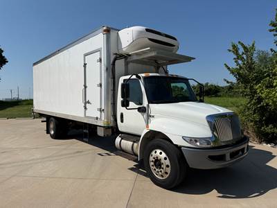 2020 International MV607 Refrigerated  Box Truck, ONLY 120,000 Miles 675 Reefer Hours, Liftgate , Dot Passing 6 Month Warranty , Call Today