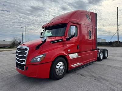 2023 Freightliner Cascadia 126 Sleeper, New Drive Tires, FACTORY WARRANTY REMAINING , Cummins X15 Engine , 500HP !!! Fridge , Apu , Financing