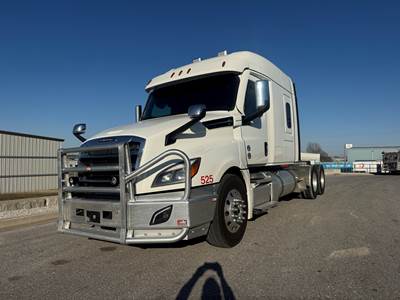 2025 Freightliner Cascadia Sleeper Semi Truck, 89,000 MILES!!! 505HP , Next Gen , Financing Available , Trades Welcome , Call Today !!!!!@