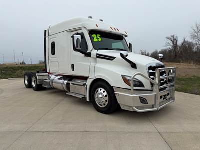 2025 Freightliner Cascadia Sleeper Semi Truck, 89,000 MILES!!! 505HP , Next Gen , Financing Available , Trades Welcome , Call Today !!!!!