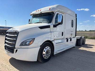 2019 Freightliner Cascadia Sleeper Semi Truck, 13 Speed MANUAL , DD15, 455HP , Dot Passing , 6 Month Warranty , Financing Available