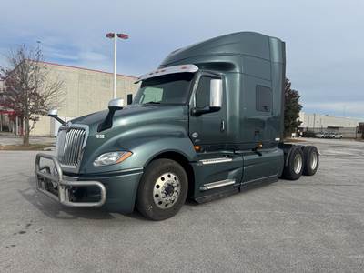 2019 International LT625 Sleeper , 384K MILES, APU , REMAINING FACTORY WARRANTY , AUTOMATIC , PASSING DOT , FINANCING AVALIABLE
